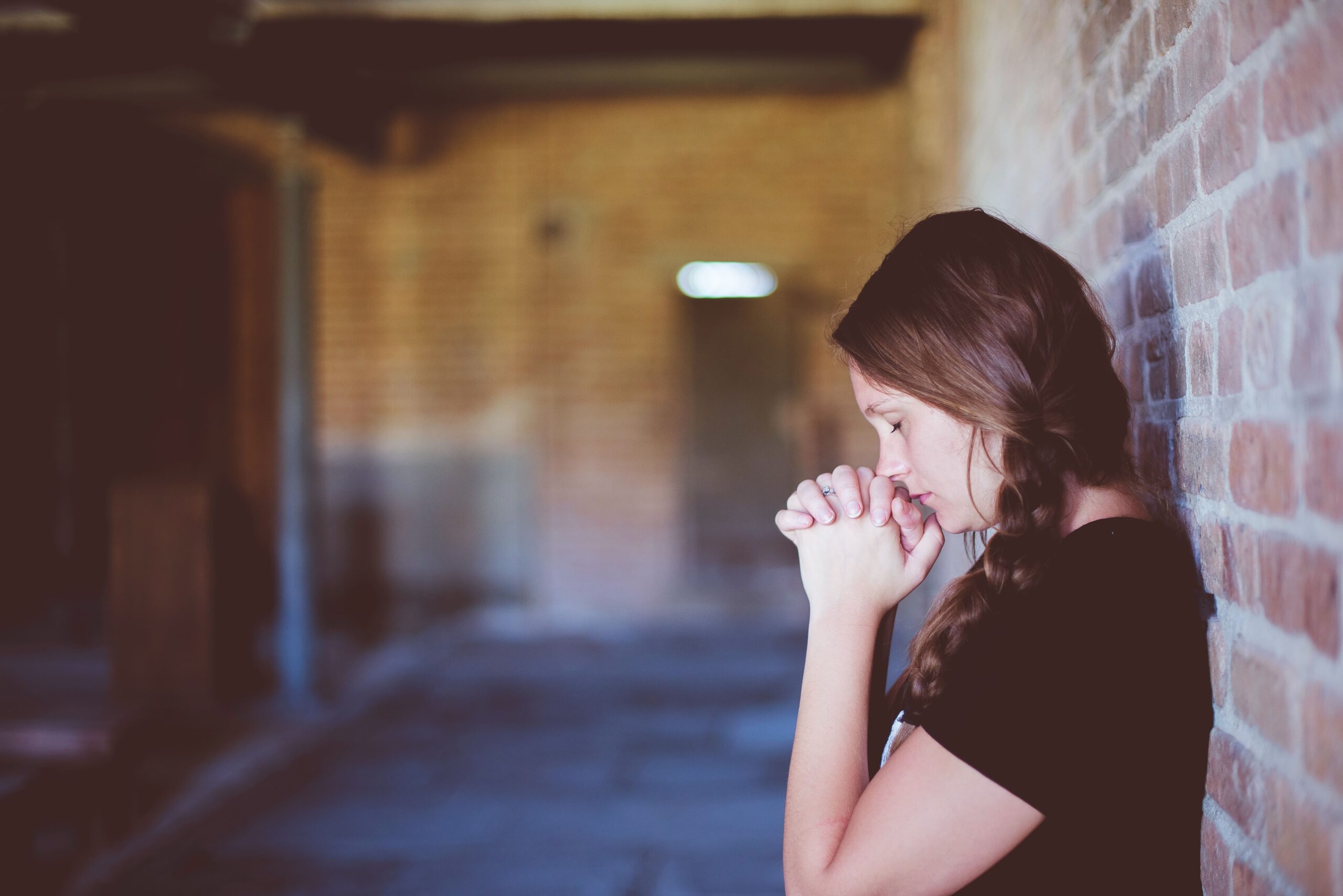 Separovic Injury Lawyers Woman Praying 