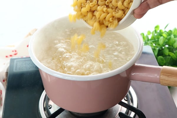 add macaroni pasta