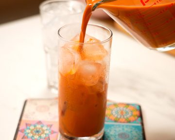 fill thai milk tea in ice filled glass