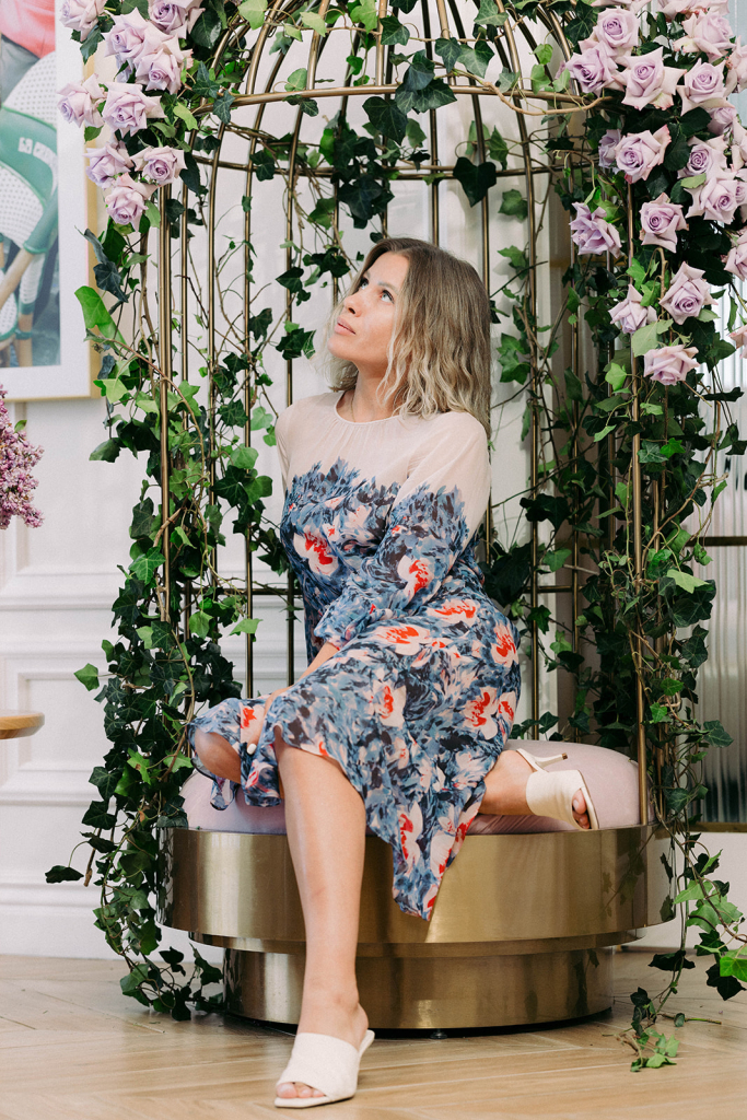 Las Vegas Micro-Wedding Idea: Decorated Birdcage