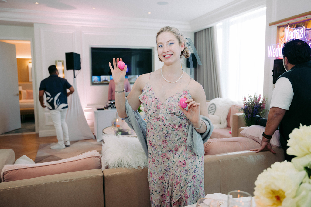 Las Vegas Micro-Wedding Idea: Pretty in Pink Egg Hunt Ice Breaker