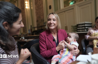 Lib Dems demand action over increase in child birth injuries