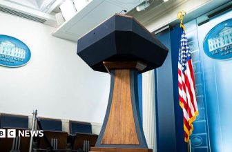 Judge temporarily overturns Trump’s White House media ban