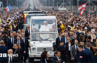 Huge crowds greet Pope in Paris ahead of open-air Mass