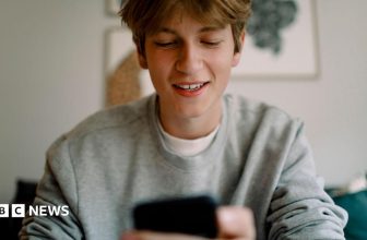 Students get GCSE and BTec grades as app launches for 750 schools in England