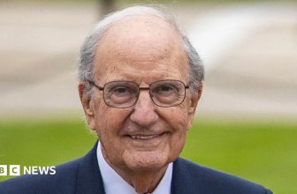 George Mitchell: Portrait will not be removed from Hillsborough Castle