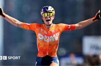 Demi Vollering takes women’s road race title in Montreal