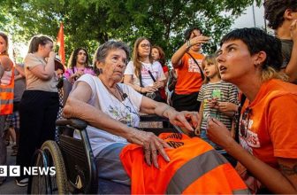 Evicted Spanish pensioner, Maricarmen Abascal, can move home, lawyer says